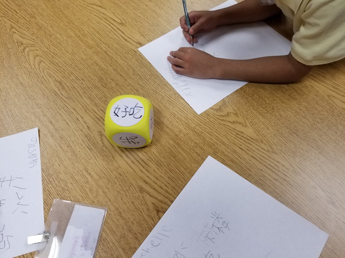 MsSummerPao1's tweet photo. 中文课: Mandarin class - review characters with jumbo dice. Congratulations, winners!!!! @PetroskyPirates @AliefISD @AliefProud #AliefMandarinImmersion https://t.co/nUvZB1knXS