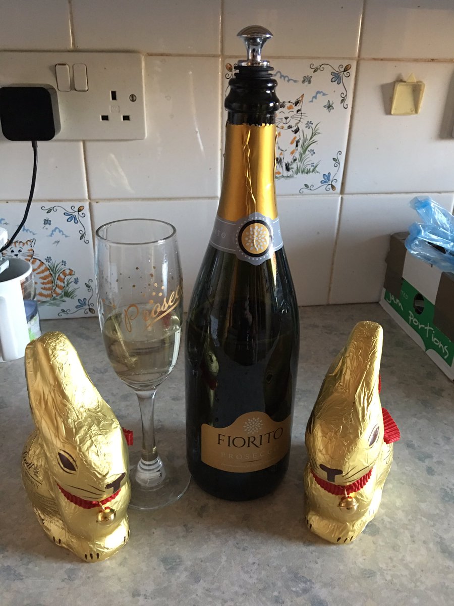 ycdillon's tweet image. I am going to blame @becx1970 and @Ceirwyn01 for any tweets later 😉 - thank you ladies 😉 🥂 

#notforgetting #justdrinkingandeatingchocolate