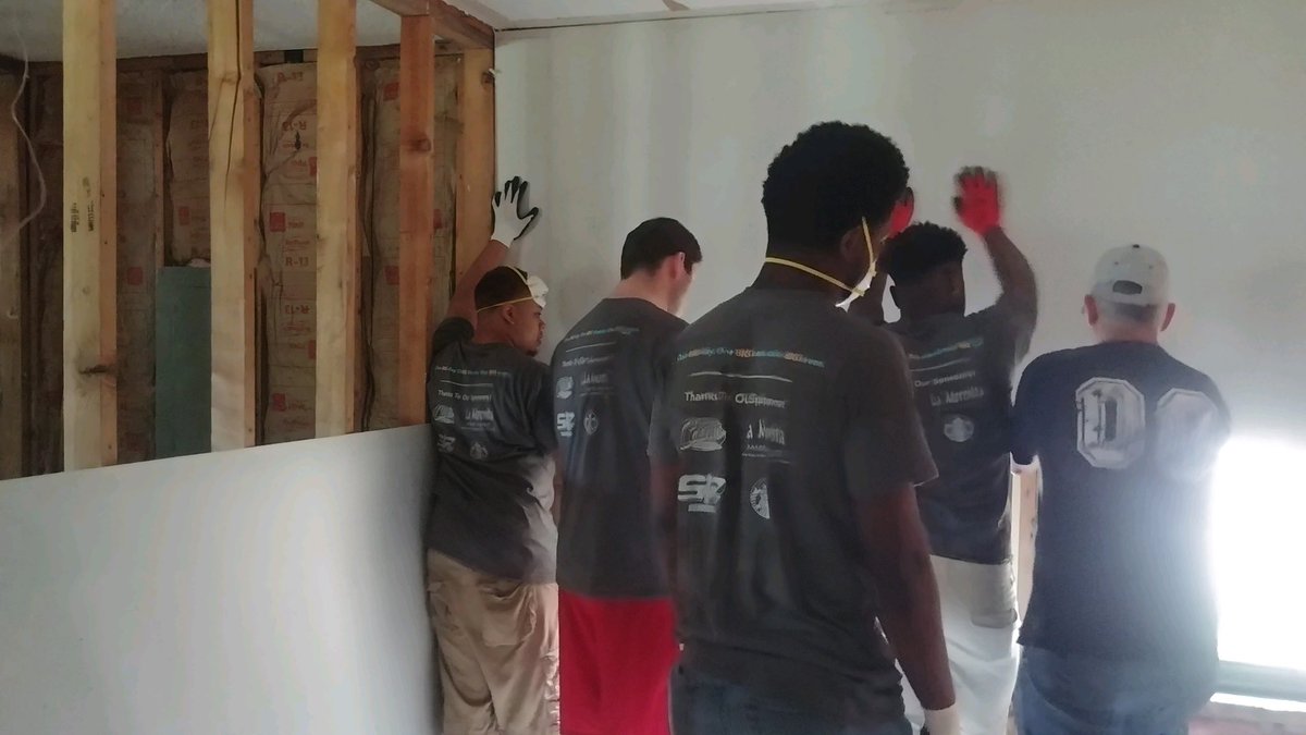 LU_BigEvent's tweet photo. This is why we serve! At the beginning of the day there were no walls and thanks to you this house now has walls! #LUBIGEvent https://t.co/bdExhveyuE