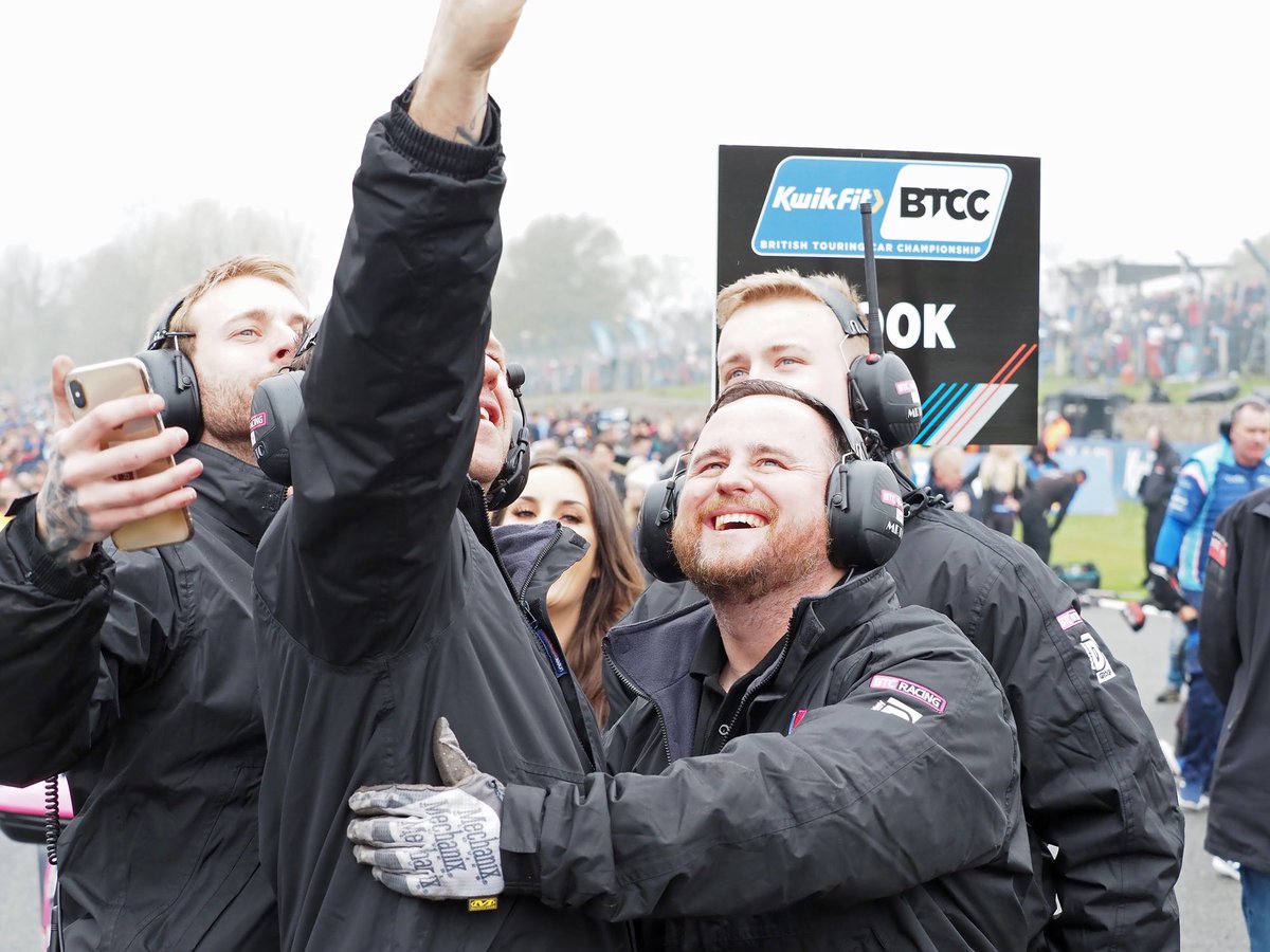 onemotorsport_'s tweet photo. Teamwork makes the dream work! Some of @cooksport mechanics enjoying pole position! @BTCC #wearebtc #selfiesunday #vain https://t.co/VqB1yds5Z9