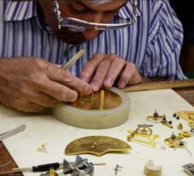BuyingAmerican's tweet photo. The story of Chelsea Clock... & why Chelsea ship clocks have big brass bells! 🇺🇸⚓️🕰️➡️ https://t.co/j4AzMFYjl4 #MadeinUSA #VIPs #nautical https://t.co/WsDWf3HkJM