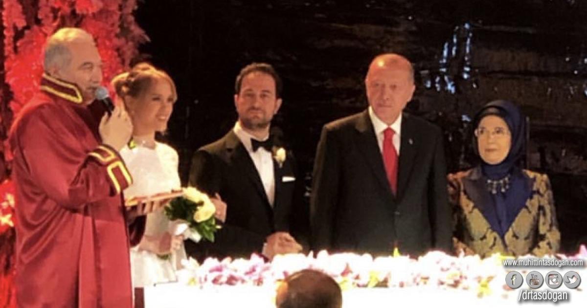 Devlet ve AB Eski Bakanı Sn <a href="/EgemenBagis/">Egemen Bağış</a>, Demirören ve Kalyoncu Ailelerinin biricik evlatları Yelda ve Haluk yeni bir aile kurmalarına eşi <a href="/beyhanbagis/">Beyhan N. Bağış</a> ile tanıklık etti. 
Genç çifte ömür boyu mutluluklar diliyoruz.