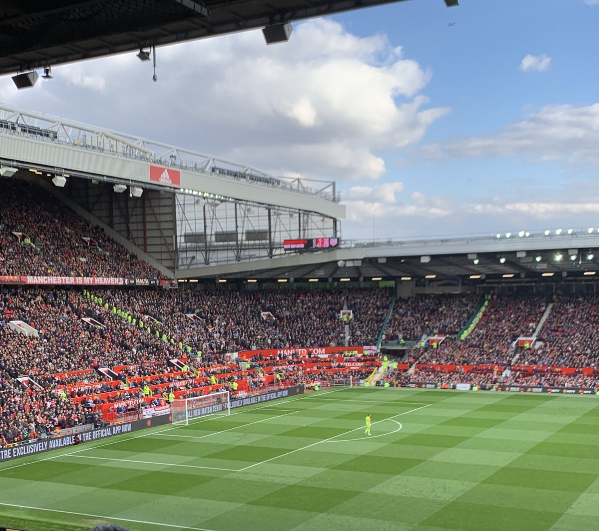 theawayfans's tweet photo. 3000 West Ham fans at Old Trafford today. #WHUFC https://t.co/A2FYWLh0fN