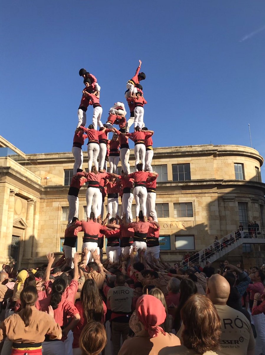 Today in Tarragona we completed a 3of8, a 4of8 and a 9of7. #HumanTowers #castellers