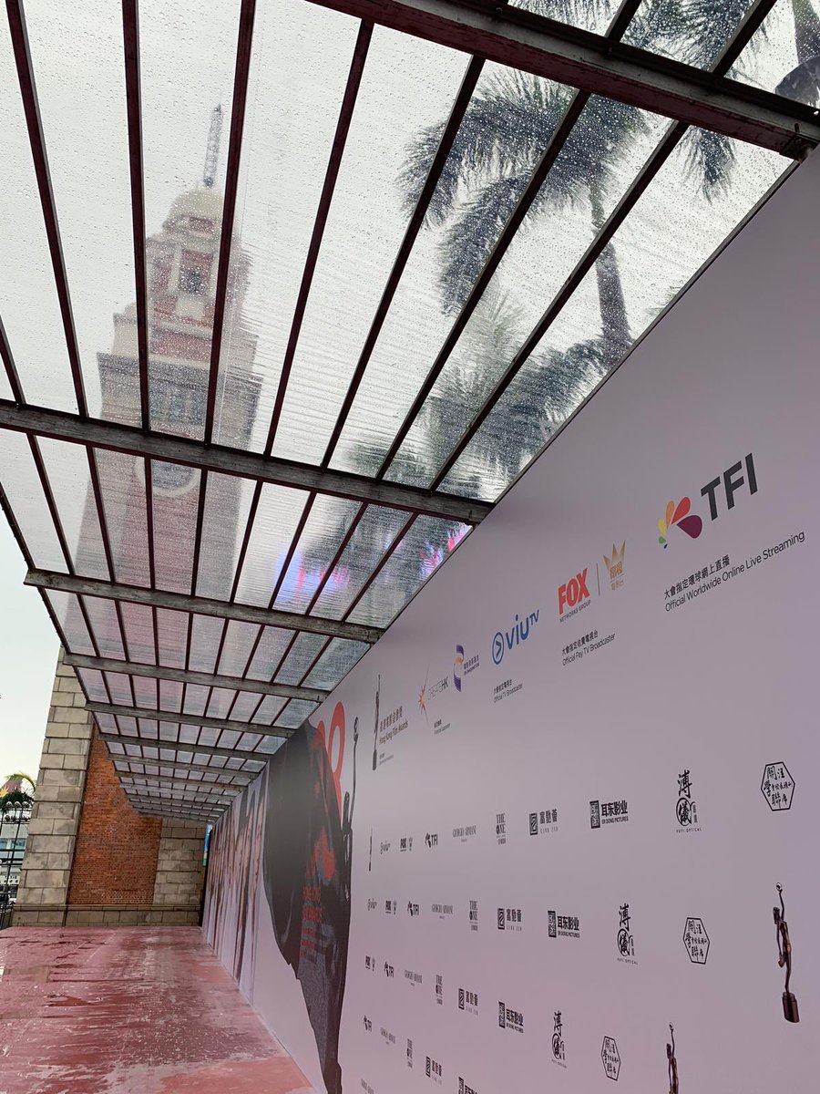 dcyfyuen's tweet photo. 38th Hong Kong Film Awards! Official Worldwide Online Live Streaming by TFIDM! Good show! Great team! 💪🏻👏🏻👍🏻🙏🏻
#HKFA #TFIDM #OpenSkyTV #HERMESLive https://t.co/VbLm1PWM27