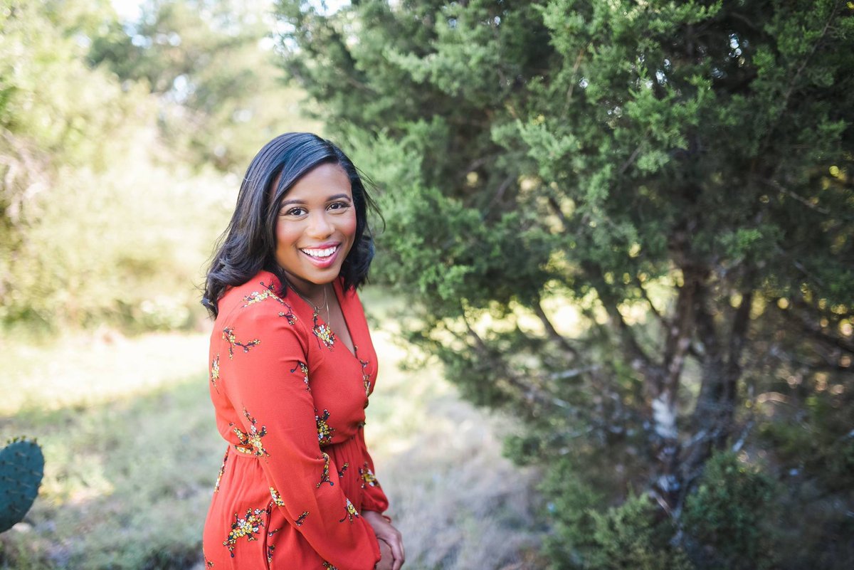 Z_Nuh's tweet image. Hello world! I am ready for you. #GraduationSzn #BlackGirlMagic #FutureisFemale 🎓