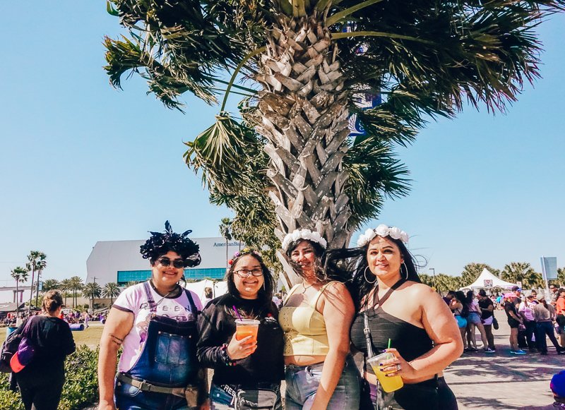 The sun is going down, but the celebration continues!
Let the night of Fiesta de la Flor 2019 presented by CITGO begin!
#FDLF 💜