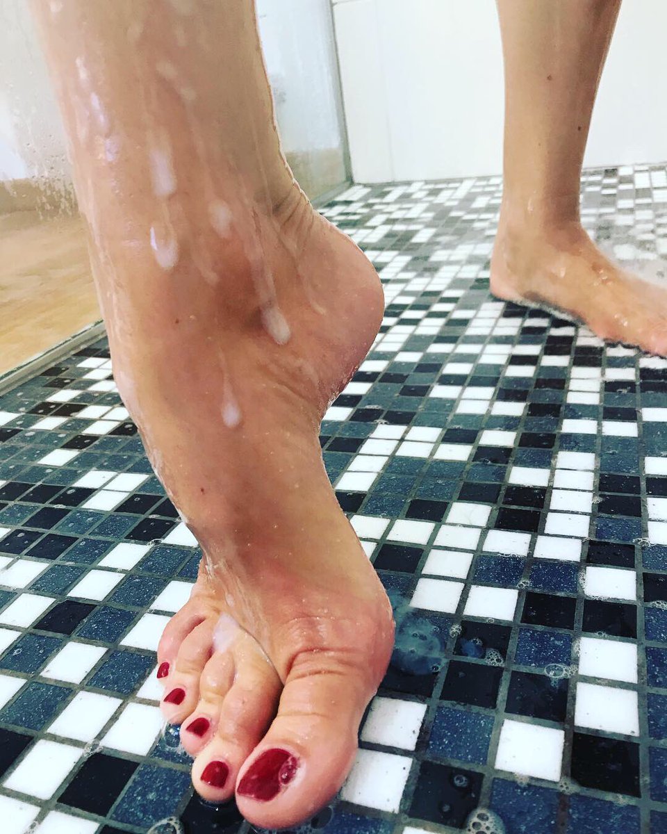 BFeetx's tweet photo. #feetplay #goodwife #hotwife https://t.co/w5BUChEPji