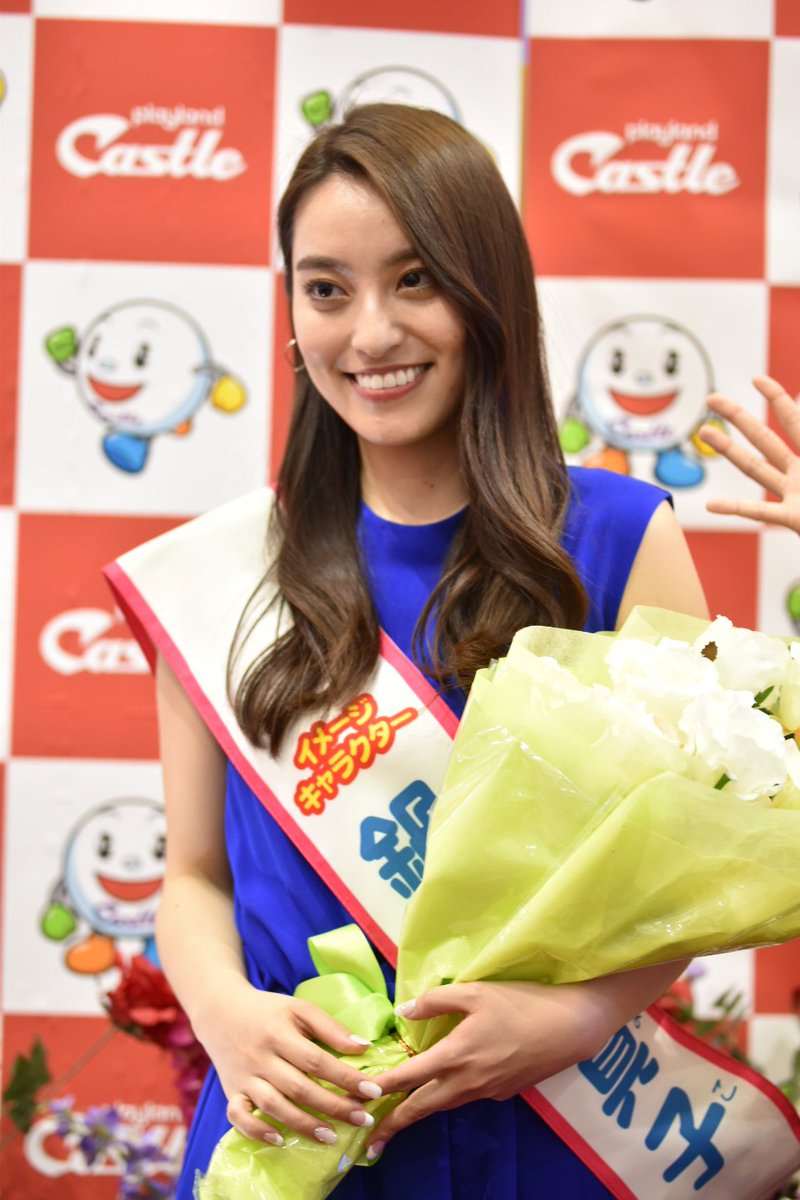 H 鍋谷真子さん Etiketa Sto Twitter