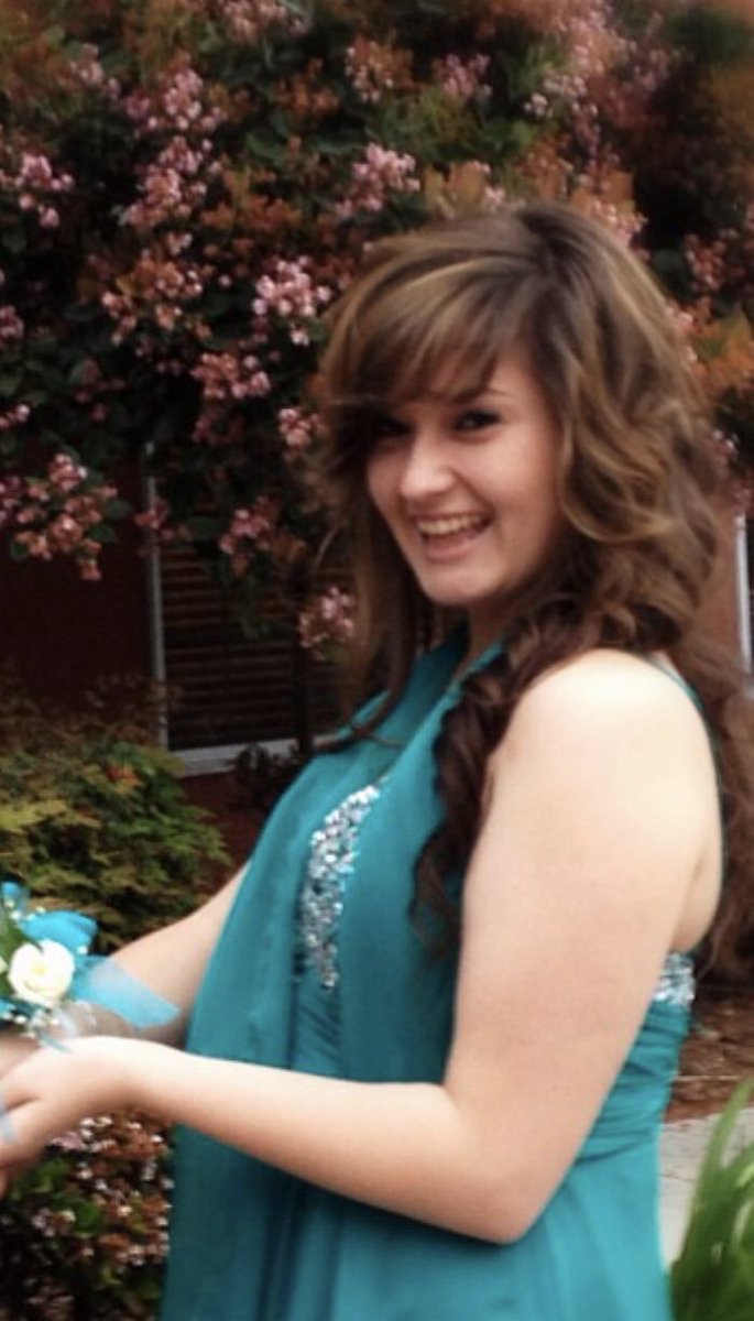 _foreveraly's tweet photo. Exactly 6 years ago was my prom 😭😭 #prom2013 https://t.co/Q4TFxNsMrr