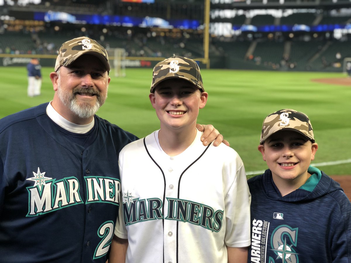 CourtneyBossert's tweet photo. When your own game is cxld you spend the day at the M’s!! 💙them Bossert boys! 💙 then Mariners! #TeamBossert #WhereIRoot #TrueToTheBlue #SeattleMariners #RootSports https://t.co/7a7zJAZGfv
