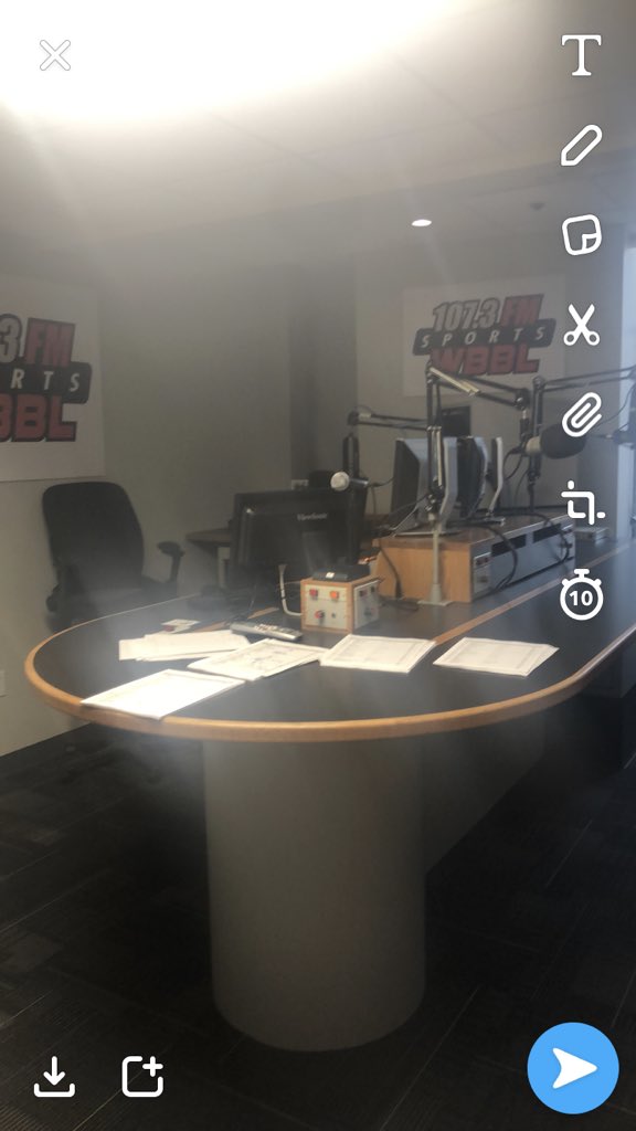 wangler_nathan's tweet photo. A Michigan sports fan’s dream!
Had the opportunity to produce today’s @wmwhitecaps game before taking a tour of the @CumulusMedia offices in downtown Grand Rapids - home of the top sports talk shows in the area.
#GodIsGood #WhitecapsBaseball https://t.co/obViLtBJ1z