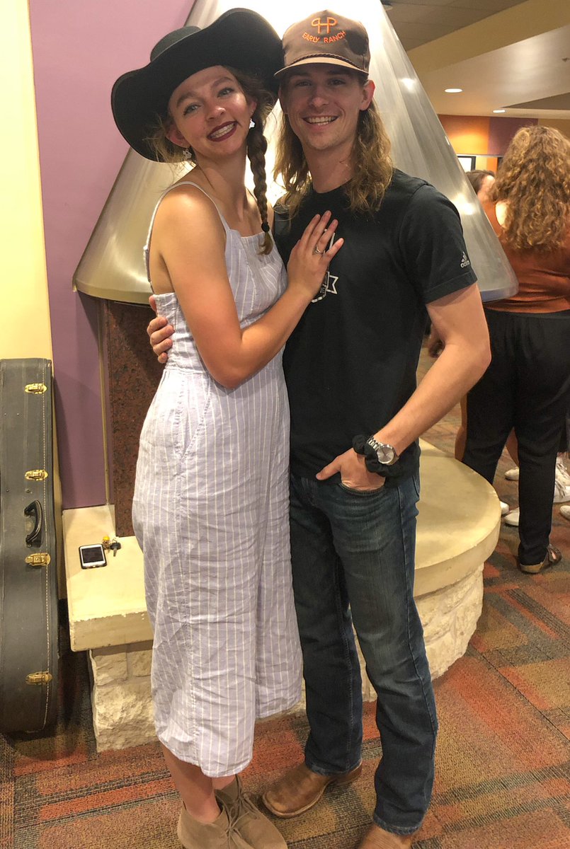 Mary_Hartwell's tweet image. There were some really cool people at SU Showcase who weren’t even part of the show! @englishgirl1973 , @Dirtmazur ,  @ryantheflyin , Thanks for coming to support @to_carraway 😍