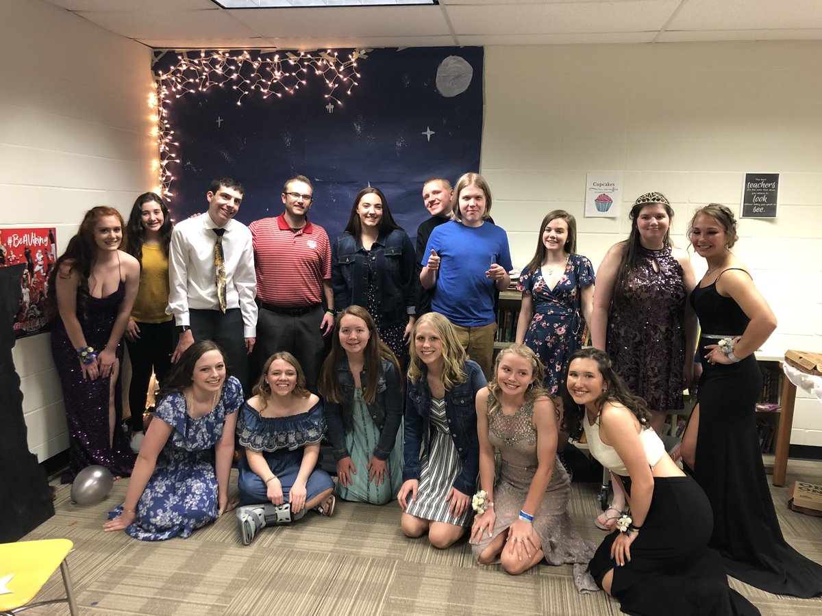 DCGHS's tweet photo. Hanging out with some rock stars!! #DCGProm2019 #dcgexcellance #family https://t.co/CcWf5Jh2Bv