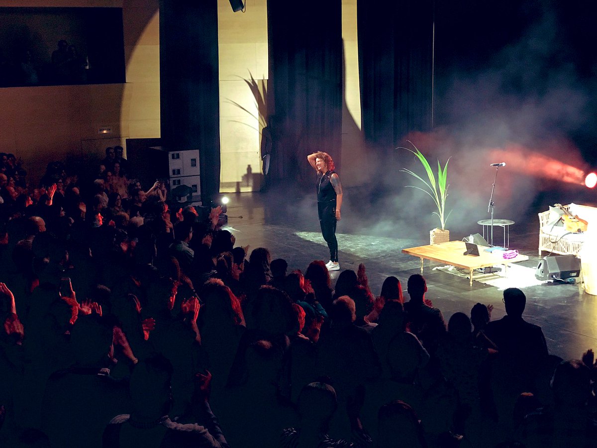Hoy hemos estado como en casa con <a href="/RosanaOficial/">Rosana Arbelo</a> ! Pronto os lo contamos todo y os mostramos todas las fotos. Gracias Rosana por invitarnos a tu casa y regalarnos una noche de risas y confidencias. 📸 <a href="/MartaJuanola/">Marta Juanola</a>
