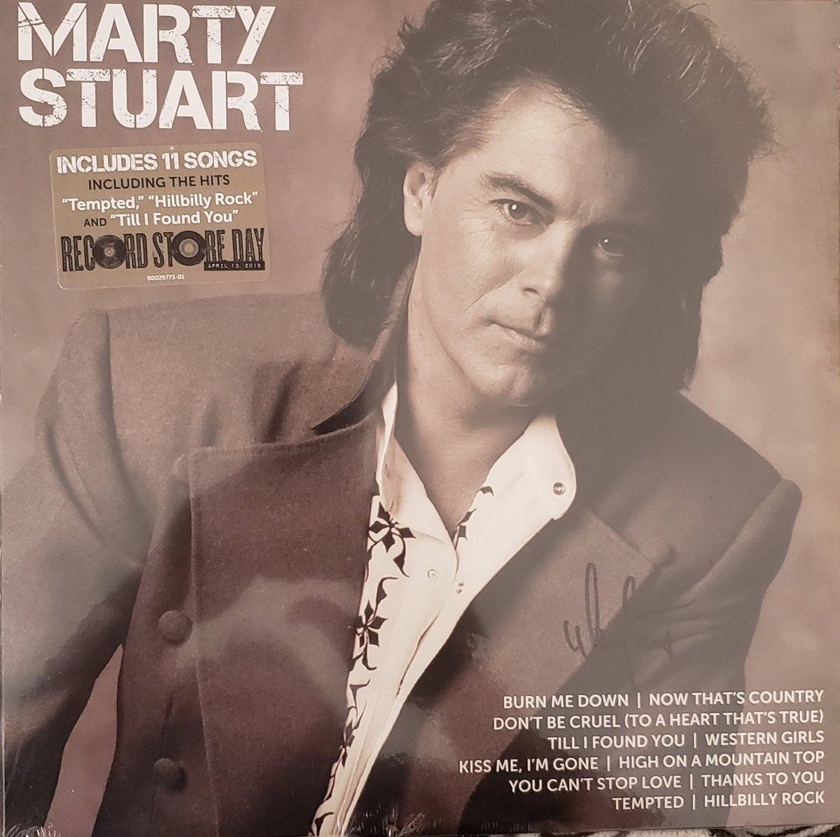 LindaInChicago's tweet image. Scored an autographed copy at @HomersMusicNE ! #RecordStoreDay #SupportRecordStores