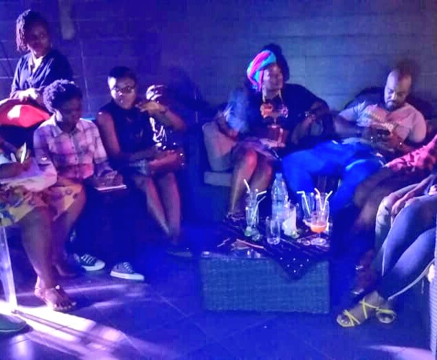 okabolradio's tweet photo. Du beau monde au monde à la dédicace du livre #AfricaIsMusic
À l'instar de @krotal_twit , @DMakedah ,@kareyfotso et de nombreux amoureux de l'art et de la photo
#AfricaIsMusic
#Photo
#Art https://t.co/T89fv5C8aj