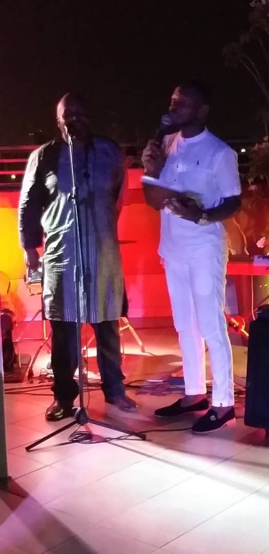 okabolradio's tweet photo. Du beau monde au monde à la dédicace du livre #AfricaIsMusic
À l'instar de @krotal_twit , @DMakedah ,@kareyfotso et de nombreux amoureux de l'art et de la photo
#AfricaIsMusic
#Photo
#Art https://t.co/T89fv5C8aj
