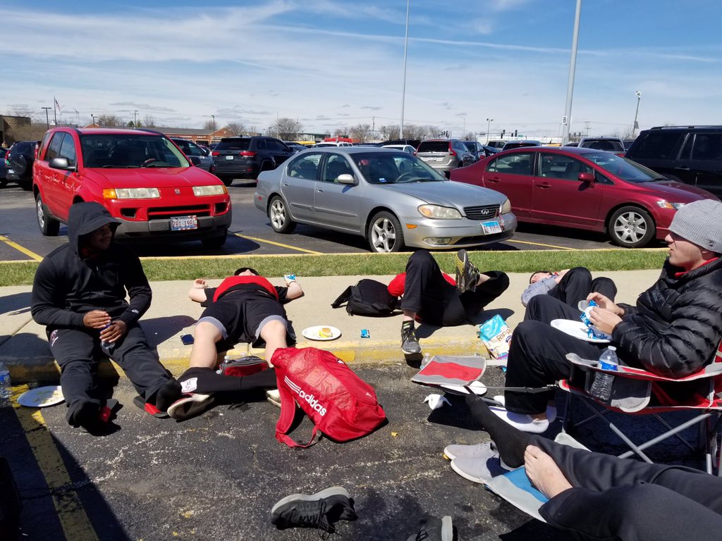 HHSThrows's tweet photo. It was a tough day of throwing and grilling for our throwers at the @LundosCorner Minooka SmithStrong Invite! https://t.co/xpbOo9qJBj