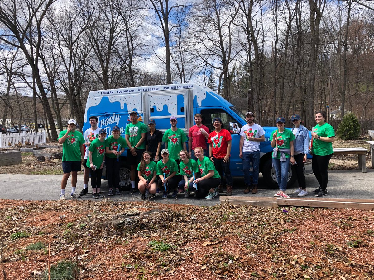 ⁦<a href="/FidelityBankMA/">Fidelity Bank MA</a>⁩  stopped by Chandler Magnet to share some 💙 and ice cream. Thank you to  ALL the ⁦⁦<a href="/Working4Woo/">Working for Worcester</a>⁩ volunteers who worked throughout ⁦<a href="/TweetWorcester/">City of Worcester</a>⁩ today. Thank you for caring about Worcester. You are appreciated!  ⁦<a href="/UnitedWayofCM/">United Way CM</a>⁩