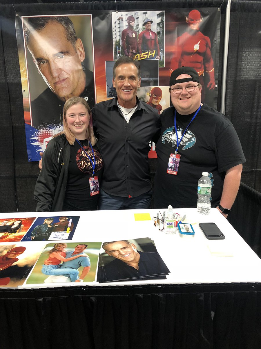 LaurenGlover93's tweet photo. Got to meet the #ogflash at @PHLCC yesterday! @JohnWesleyShipp is such a cool guy and is very down to earth! Honor to meet him! @BrianSlash6190 https://t.co/j0dmHACdBN