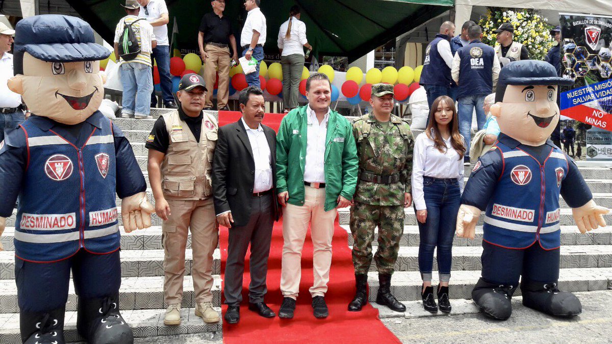 AlexanderZuZ's tweet photo. Entrega de certificación a 7 municipios #Antioquia libres de sospecha de contaminación de #MinasAntipersonales evento llevado a cabo en #TamesisTerritoriodeEsperanza #BatallonDesminadoNo.60 #EjercitoNacional #HeroesBicentenarios #GermanBlanco https://t.co/S7vAxIEui7