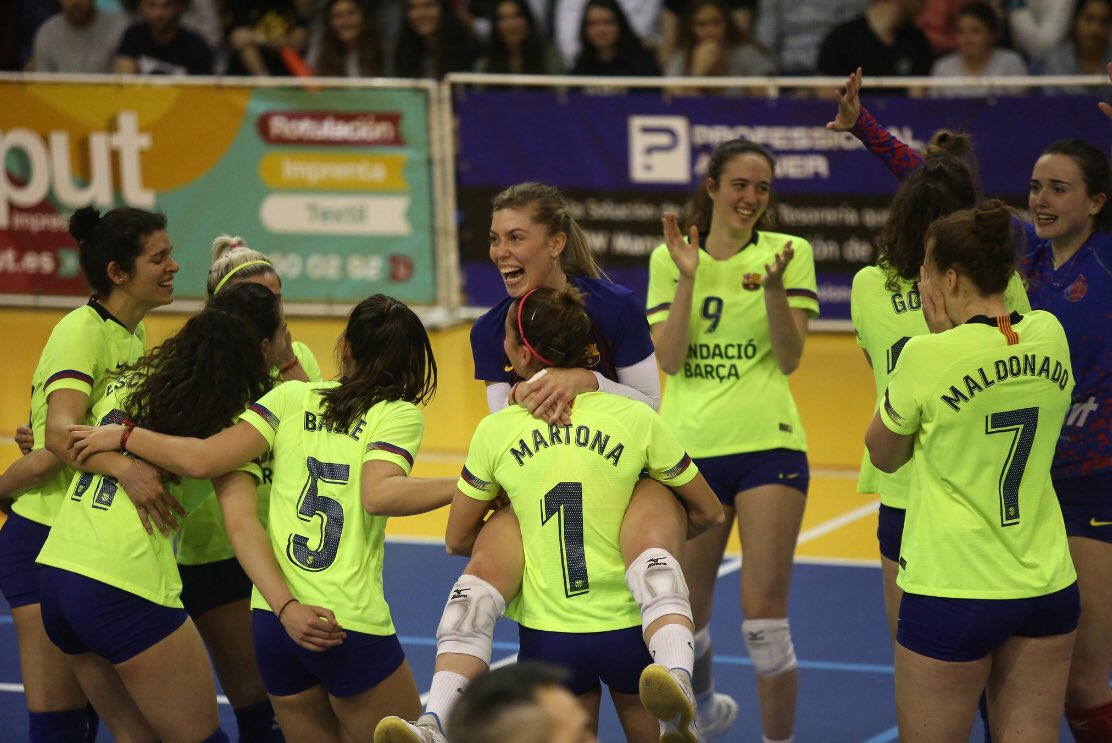 CVBarcelona's tweet photo. ¡ESTAMOS EN LA FINAL DE LA SUPERLIGA!!! 💪🏻🏆

Partidazo nuevamente del @CVBarcelona ante un enorme @voleyAlcobendas

Por primera vez en la historia, el Barça disputará la final de la Superliga @RFEVB

Gracias jugadoras y cuerpo técnico, Hugo Gotuzzo y @PabloCa86975205
Força Barça https://t.co/kYhIcQOONl