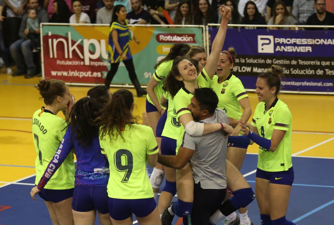 CVBarcelona's tweet photo. ¡ESTAMOS EN LA FINAL DE LA SUPERLIGA!!! 💪🏻🏆

Partidazo nuevamente del @CVBarcelona ante un enorme @voleyAlcobendas

Por primera vez en la historia, el Barça disputará la final de la Superliga @RFEVB

Gracias jugadoras y cuerpo técnico, Hugo Gotuzzo y @PabloCa86975205
Força Barça https://t.co/kYhIcQOONl