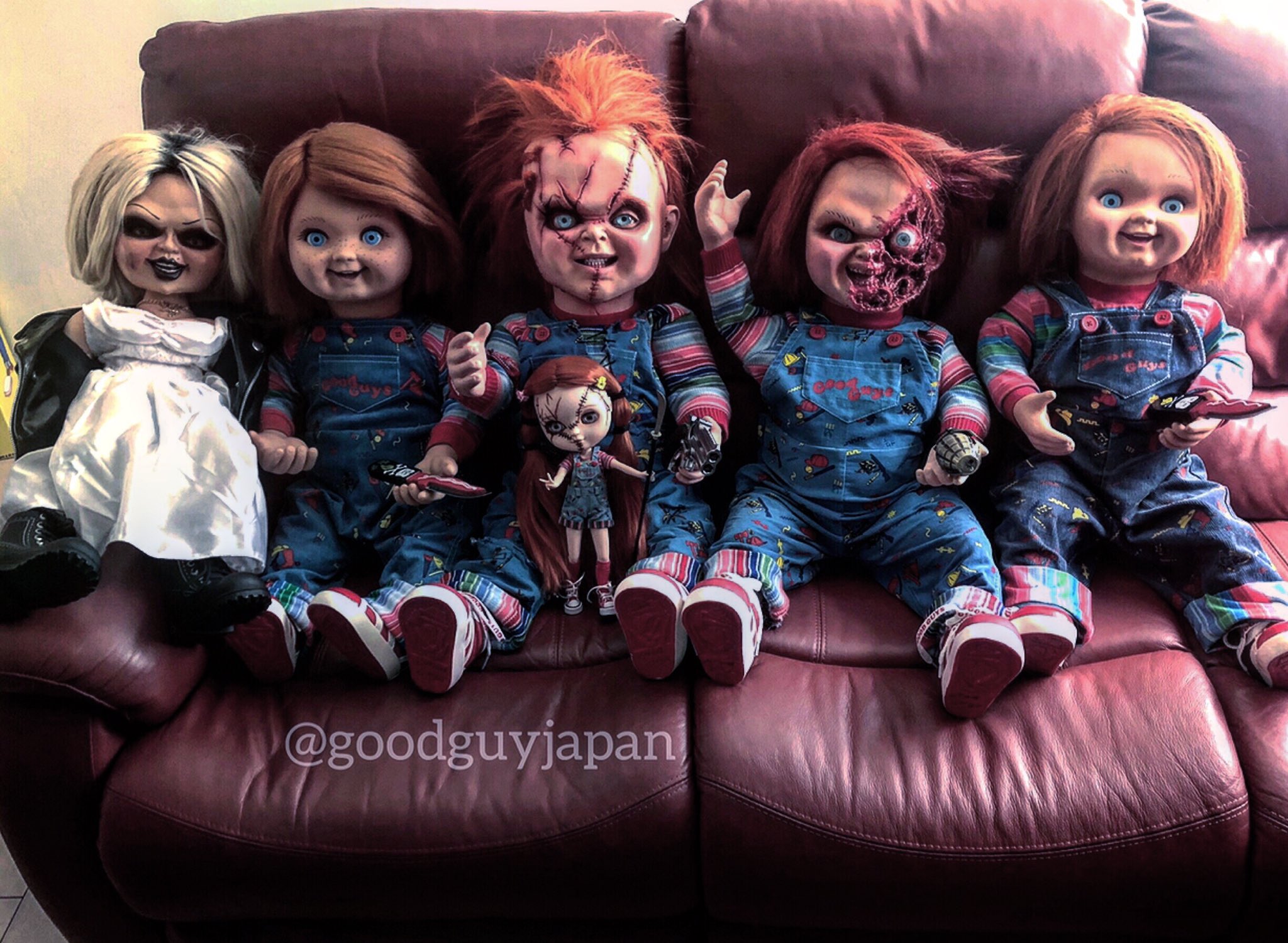 Chucky みんな集まって楽しそう だれが1番かっこいいとかだれが1番強いとか話しあってる ケンカにならなきゃいいな 笑 Todos En Armonia Viendo Tv En Domingo Cual Te Gusta Mas Chucky Childsplay Horrormovies