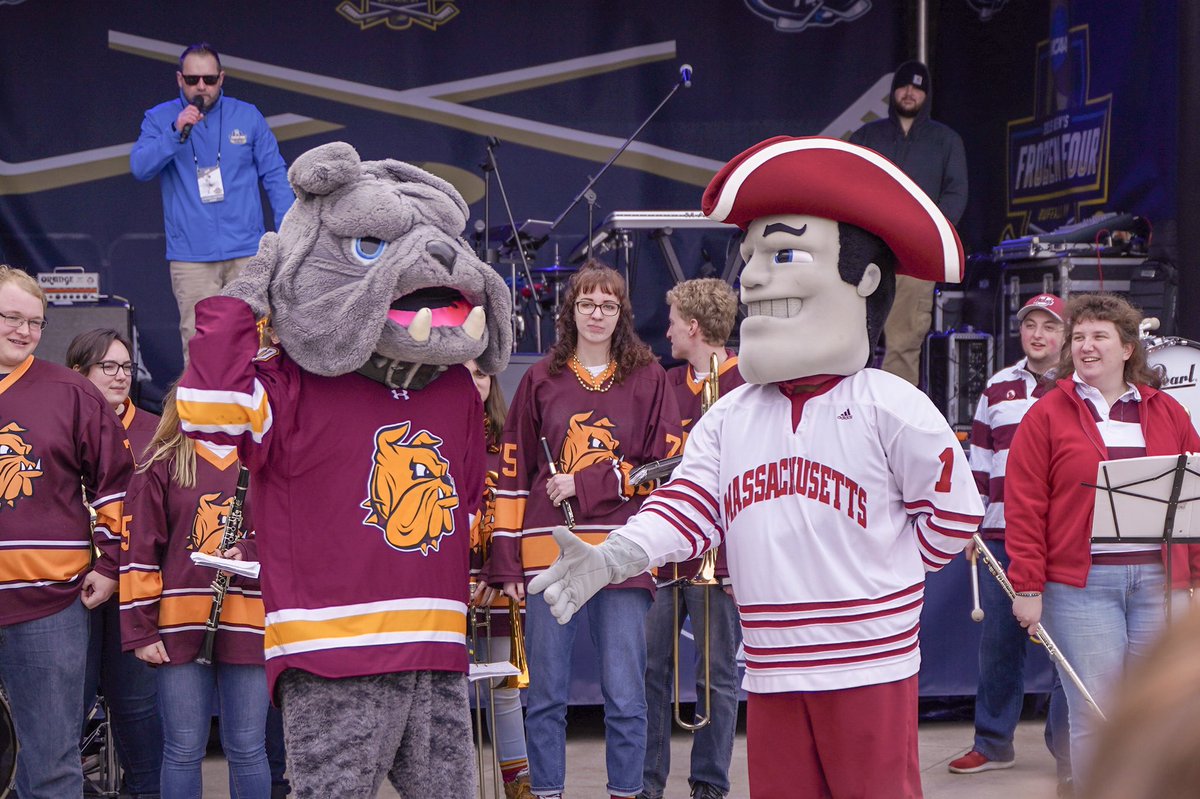 jonbrynjolf's tweet photo. Frozen Four Battle of the Bands @UMassBand @UMDAthBands https://t.co/9OHrSbX8mr