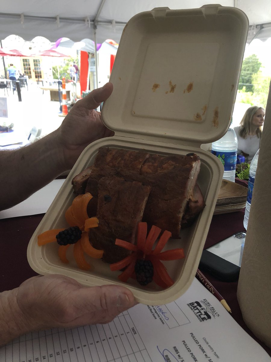 ThisNThatNC9's tweet image. Had sooo much fun judging the #BattleBelowtheClouds with @rubyfallscave ! #SoFull #imstuffed #JamesHoward