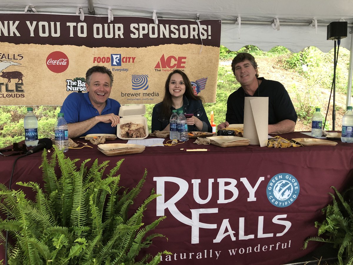 ThisNThatNC9's tweet image. Had sooo much fun judging the #BattleBelowtheClouds with @rubyfallscave ! #SoFull #imstuffed #JamesHoward