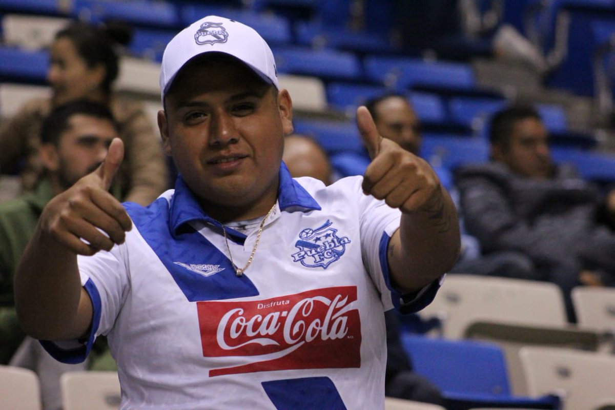 Dale_Puebla's tweet photo. ¡No me arrepiento de este amor! 🎶🎽

Te dejamos la #GaleriaDelAficionado del partido entre el @ClubPueblaMX y León. 

📷: @EdgarLp52593845

#DalePuebla https://t.co/vBnxLdaNsQ