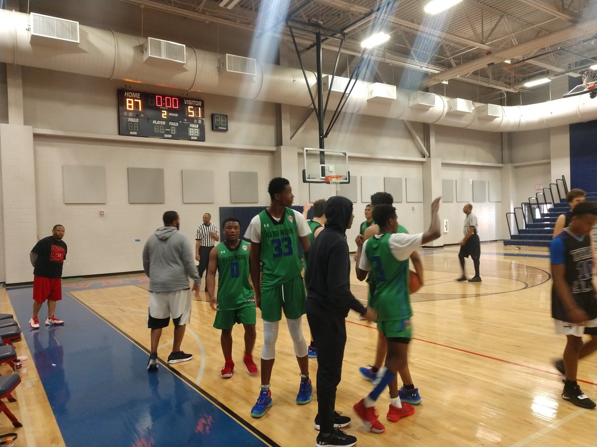 AlamoCityHoops1's tweet photo. Final!
@LupeNunezSA 16U 87
@TexasImpact1 16U 51
#AlamoCityHoops #Complete94 https://t.co/bv7bTXrePg