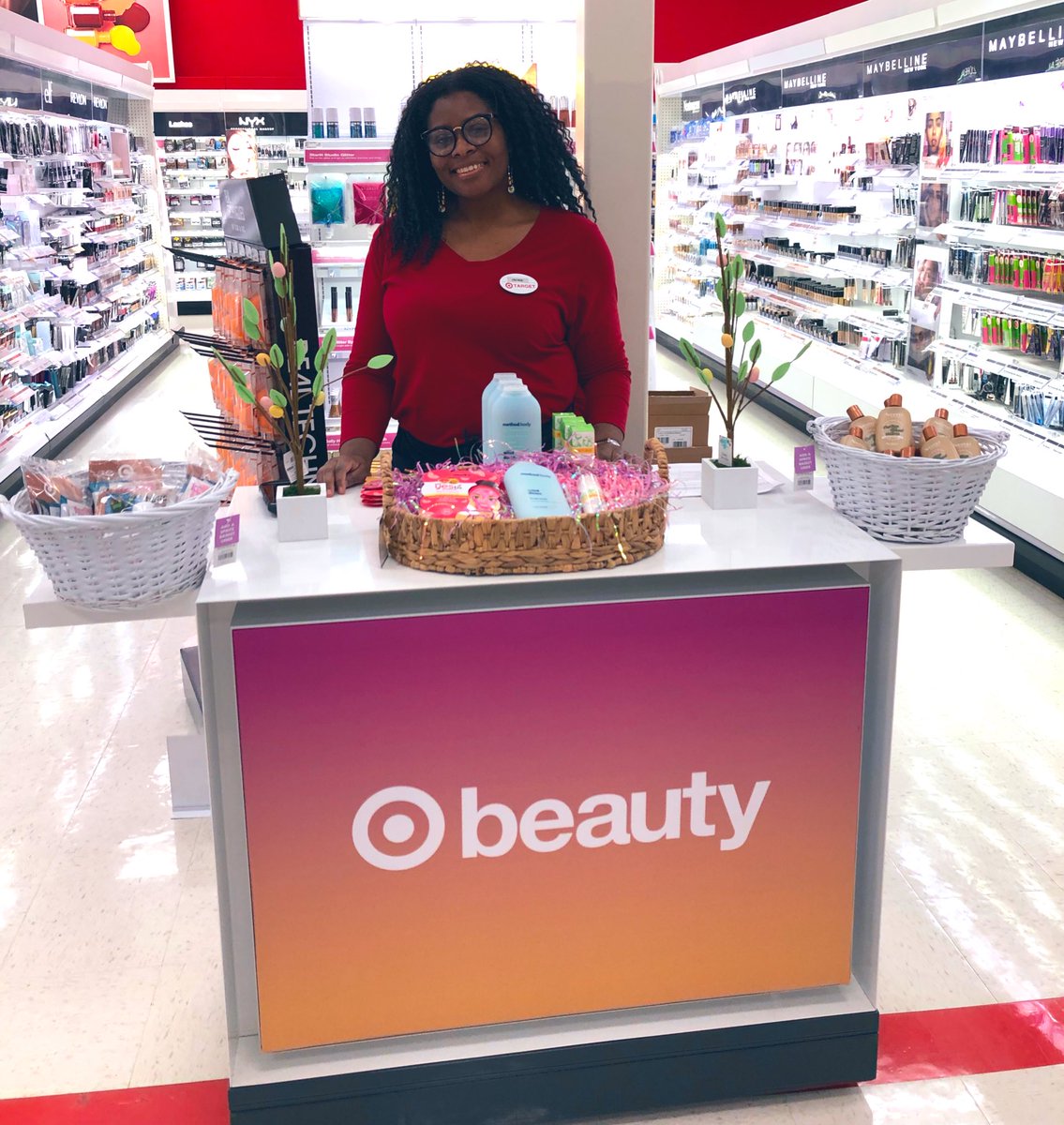 Jackie is connecting with guests and selling all the great natural products at the beauty event today! Need Easter basket ideas?? Come see Jackie! #T0673 #easterbasketready #TargetBeauty @Karp621 @Agr8visual91 <a href="/ShereeHalsey/">Sheree Halsey</a>