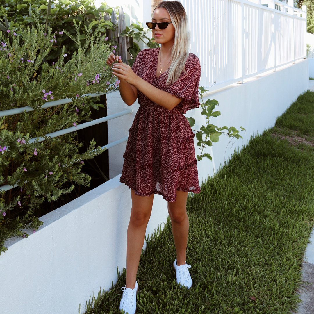 It's a cute dress and sneakers kind of Sunday 🥰 shop the Ellie mini dress >>> ow.ly/c9om50pOXAo