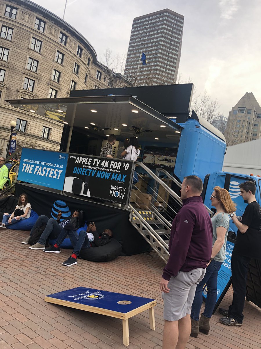 Hope_Chapman's tweet photo. Having so much fun at the Boston Marathon with my #MobileFam! #mobilemadness https://t.co/BQJ1X53iVC
