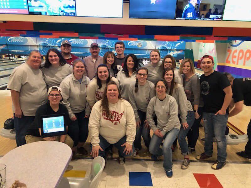 WSUAgEd's tweet photo. #WSUMomsWeekend bowling was a success!🎳 https://t.co/PoJez6T7wI