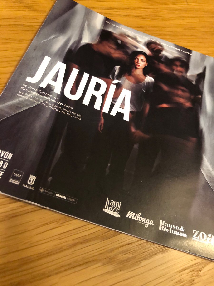Salgo de ver Jauría en <a href="/teatrokamikaze/">Teatro Kamikaze</a> , salgo revuelta, dolorida,  pero también admirada del trabajo de dramaturgia documental, de la dirección y de los actores. Imprescindible para entender quiénes somos y qué nos pasa. Imprescindible para creerla. A ella.