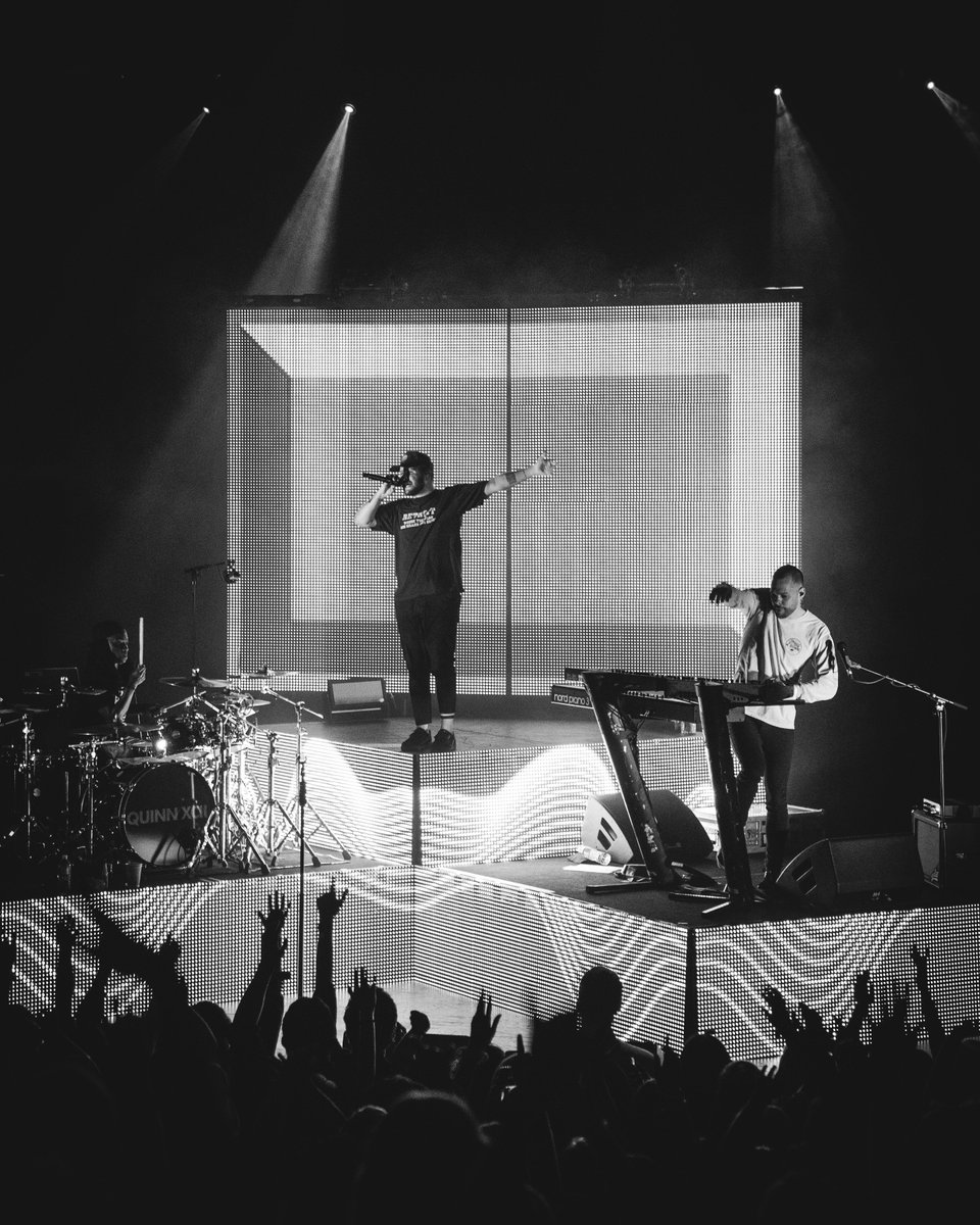TeamVisionary's tweet photo. From San Antonio with love. #FromTourWithLove
πΈ: @bescphoto https://t.co/c6uYOpzVLy