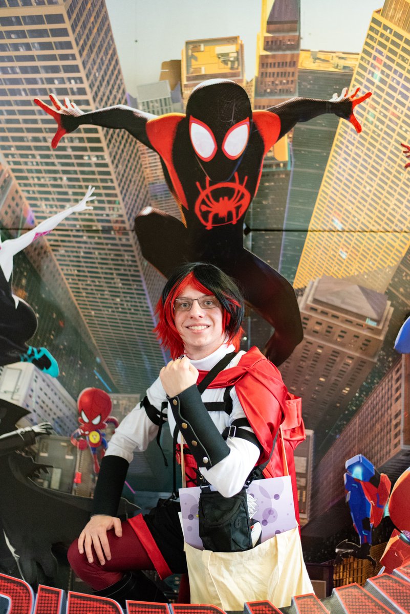 AckleyAttackTV's tweet photo. Going from "Into the Spider-Verse" to "Into the RWBY-verse" right about now.
Picture curiosity of @DH_digitalphoto.
Taken at @HndVcomics Con.
#RWBY #RWBYCosplay #rwbyvolume4cosplay #rwbyvolume4 #rubyrose #RedLikeRoses https://t.co/TWTCjv2L0A