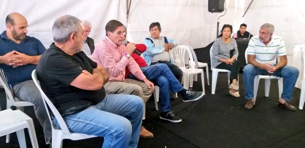 nicolasbento's tweet photo. En el marco de la #FESTICALA debatimos sobre soberanía y seguridad alimentaria. Gran preocupación de los vecinos por la creciente concentración y extranjerizacion de la cadena productiva! @CascallaresPJ @JuanoFabiani @alopezpuglisi https://t.co/dnfFiZBLL5