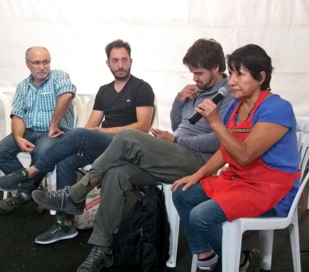 nicolasbento's tweet photo. En el marco de la #FESTICALA debatimos sobre soberanía y seguridad alimentaria. Gran preocupación de los vecinos por la creciente concentración y extranjerizacion de la cadena productiva! @CascallaresPJ @JuanoFabiani @alopezpuglisi https://t.co/dnfFiZBLL5