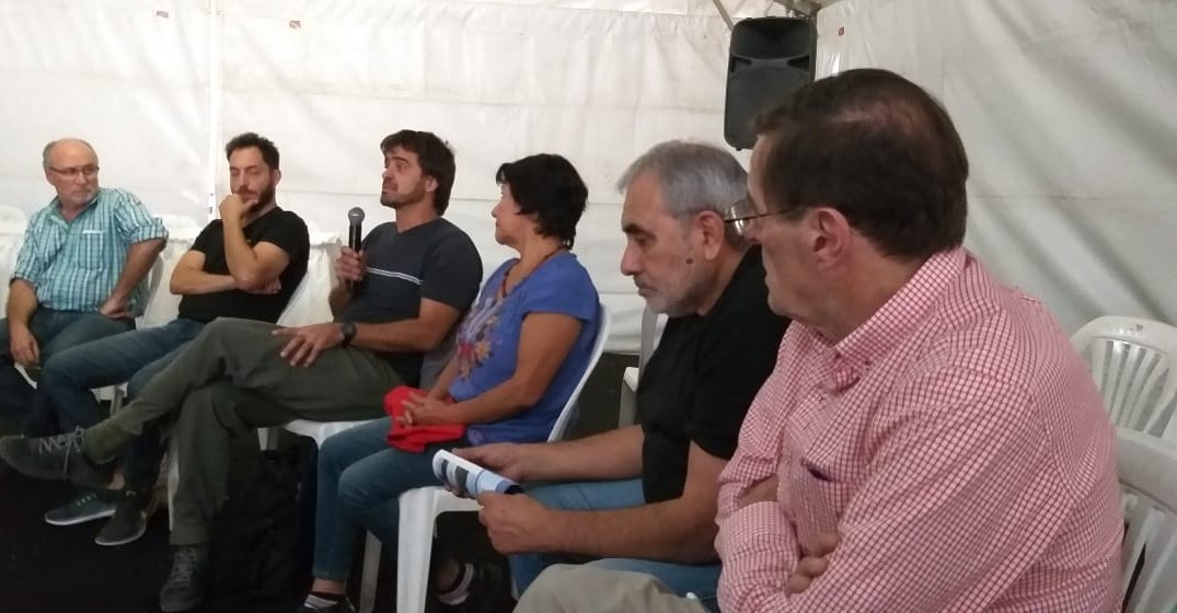 nicolasbento's tweet photo. En el marco de la #FESTICALA debatimos sobre soberanía y seguridad alimentaria. Gran preocupación de los vecinos por la creciente concentración y extranjerizacion de la cadena productiva! @CascallaresPJ @JuanoFabiani @alopezpuglisi https://t.co/dnfFiZBLL5