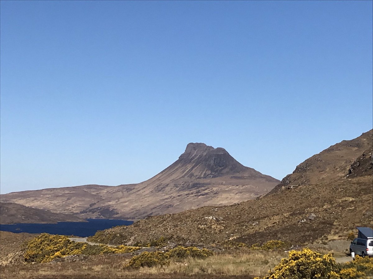 DMK_17's tweet image. Fabulous day for a walk up this mountain today with blue skies and clear views as far as the eye can see #stacpollaidh #suilven #assyntmountains #amazing #solucky #goodtobeout
