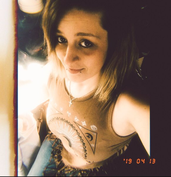 Rachel23420's tweet photo. Self love is the greatest middle finger of all time🧡
#positivevibes #goodvibes #loveyourself #happiness #canadiangirl #girlswhoblaze #tonguepiercing #tongueout #happinessiskey #bethebestyou #stretchmarks #livinmybestlife #happy #countrygirl #photooftheday #l4like #peace https://t.co/g6zdpM1tQB