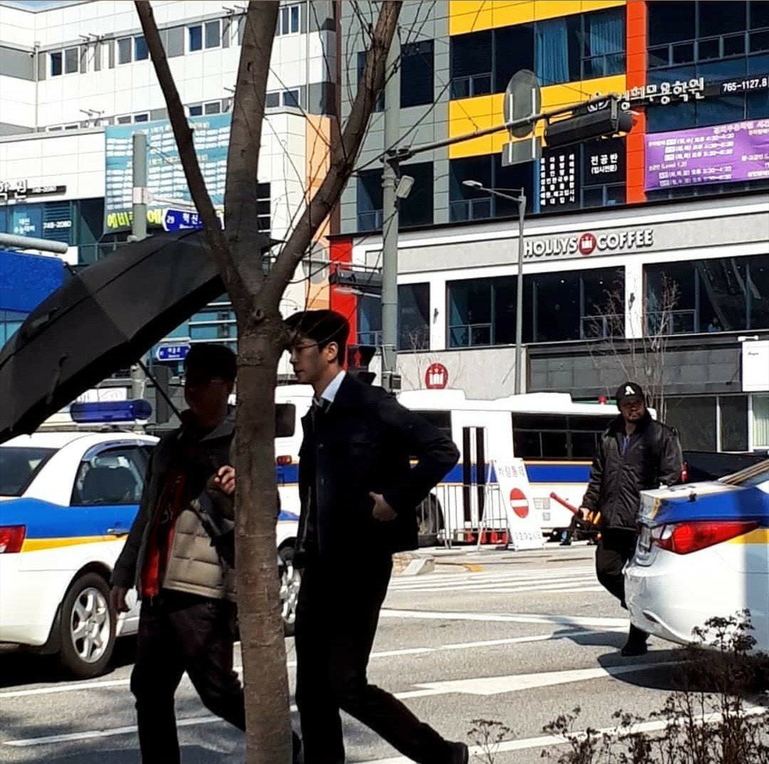 D4EZE_lVUAEmd6l.jpg:large