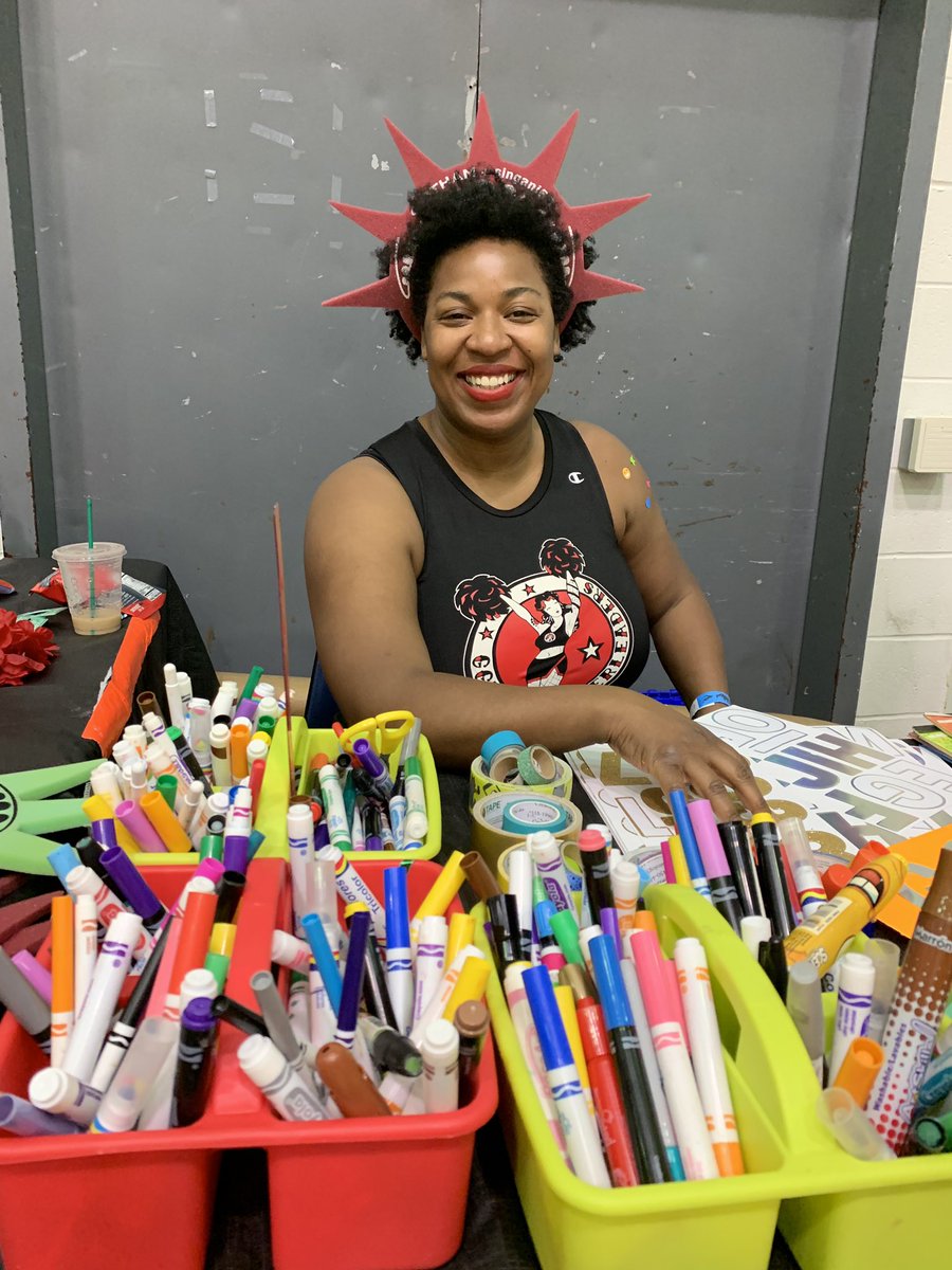 gothamderby's tweet photo. Are you ready for some roller derby? The @GGRDJeerleaders are!! @Singani63 #brooklynbombshells #manhattanmayhem https://t.co/CAOhLxXwKe