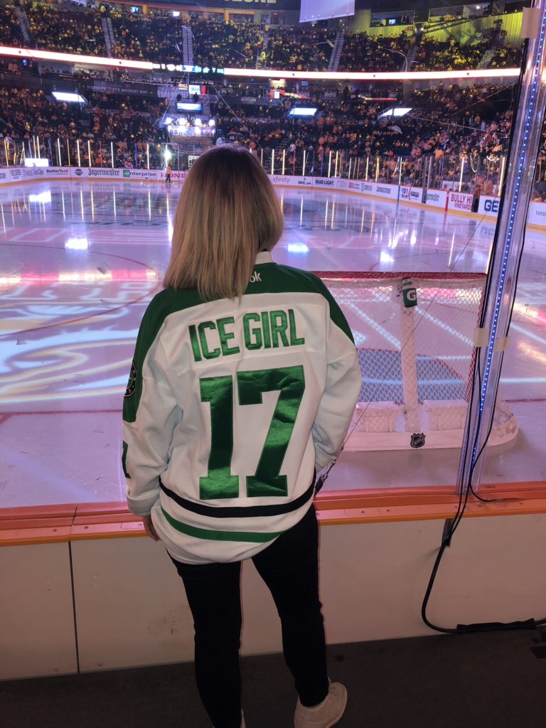 DSIG_Rheagan's tweet image. Game 2.....with a little different view! Let’s Go Stars 💚🙌🏽⭐️ #DSIG #IceGirls #StanleyCupPlayoffs #GoStars