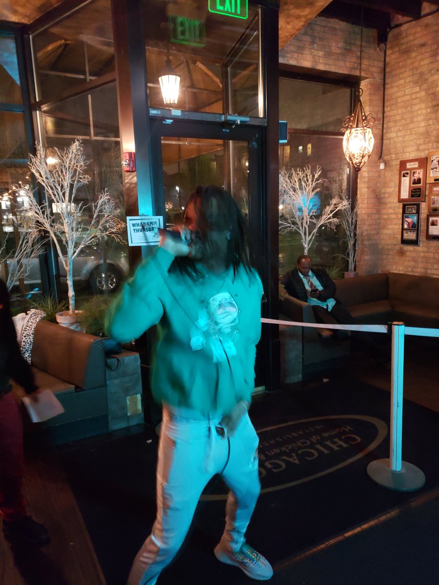 KNOIAMUSIC's tweet photo. @MIKEY_DOLLAZ_ LIVE @WHADAMMEVENTS #Chicago #TeamEnt #NEWMUSIC #NowPlaying #MikeyDollaz at #CHICAGOCHICKENANDWAFFLES #MicandaMeal #WhadammThursday #Artist #TeamEnt https://t.co/i1qI4l8zPJ